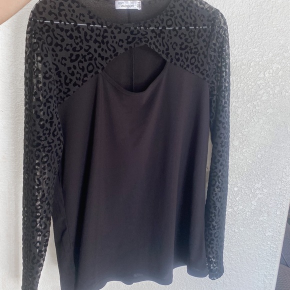 89th and Madison black cheetah print sleeves, medium - Picture 4 of 5